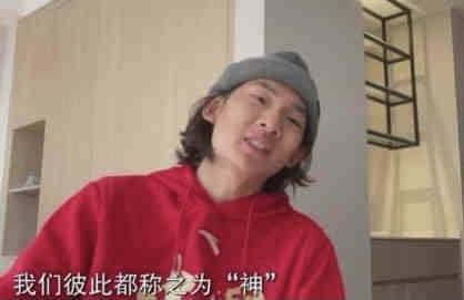 关闭隔断之后，安老爷子将三个儿子和一个女儿叫到了会议室，众人坐下之后，他便率先开口道：接下来的七天里，我们所有人都不要离开这里，先静观事态发展，如果危险暂时解除，大家再分批离开。
